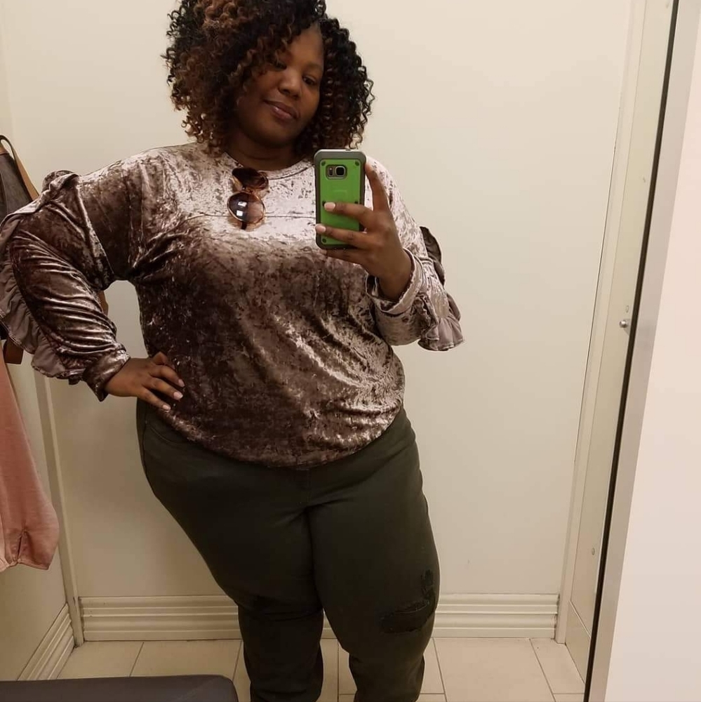 Crushed velvet Ruffle sweater